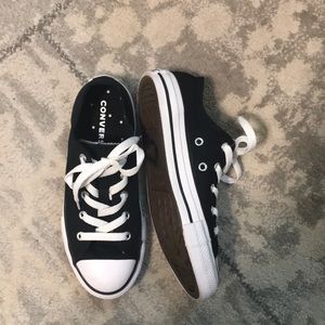Converse shoes for girl size 1.5